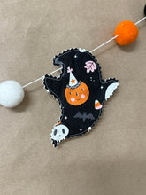 Load image into Gallery viewer, Spooky Garland