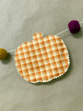 Load image into Gallery viewer, Grateful Garland
